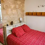 A Small Love Nest For 2 Near The Center Of Paris