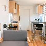 A Small Love Nest For 2 Near The Center Of Paris
