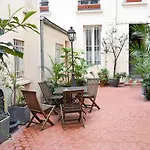 A Small Love Nest For 2 Near The Center Of Paris