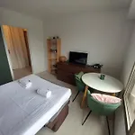 Apparemment Chaleureux Au 16 Eme Arrondissement De Paris A 10 Min Dz La Tour Eiffel