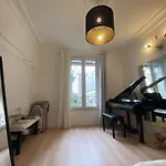Paris: Agreable Chambre D\'Un Grand Createur