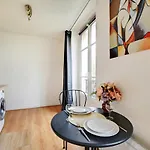 Studio In The Heart Of The Marais !