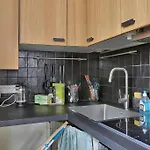 Superb 1Br Flat With Balcony 2Min From The Metro Station