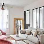 Superb 1Br Flat With Balcony 2Min From The Metro Station