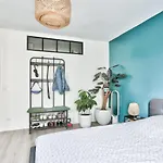 Bright Apartment For 4 People