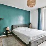 Bright Apartment For 4 People