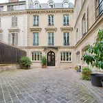 Beautiful Studio - Champs Elysees