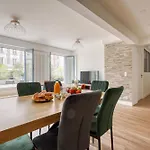 Branded New 4 Bdrs Flat - Huge Terrace - Prime Loc