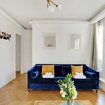 Chic And Cozy Apartment In The Heart Of Paris
