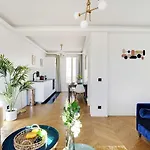 Chic And Cozy Apartment In The Heart Of Paris