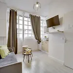 Bright Charming Modern Studio By Dreamy Canal