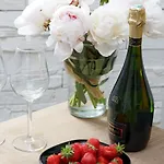 Super Location Meets Charming Studio -Ecole Militaries Champ De Mars - 7Th Arrondisment