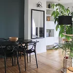 Spacious And Modern Nest With A View On Paris