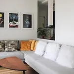 Spacious And Modern Nest With A View On Paris