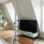 Spacious And Modern Nest With A View On Paris