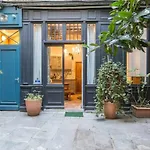 One-Of-A-Kind Spacious Home In Le Marais