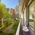 Bright Apartment With Balcony For 5 In Paris By Weekome