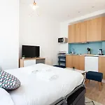 Luminous Appt And Design Close To The Sacred Heart