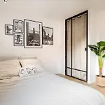 Luxurious 3 Min Walk From Eiffel Tower