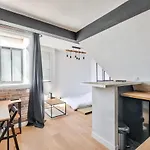 Charming Studio For 2 In The 8Th District