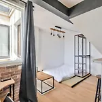 Charming Studio For 2 In The 8Th District