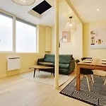 New And Bright Apartment 4 People
