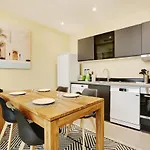 New And Bright Apartment 4 People