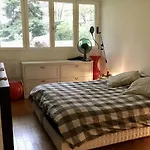Apartment With Garden Near Montmartre