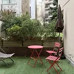 Apartment With Garden Near Montmartre