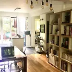 Apartment With Garden Near Montmartre