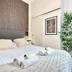 1630 - Champs Elysees - Best Value