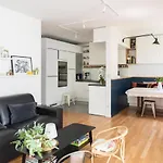 Spacious T3 Of 83 M2 With Garden