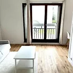 Studio Meuble Et Tres Lumineux