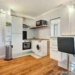 Grand Studio Calme Sur Paris