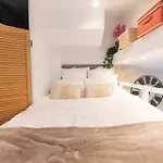 Duplex Parisien Charmant En Face Metro13