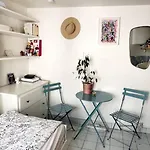 Cute Marais Private Studio For 2