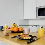 Arc De Triomphe & Wagram - City Apartment
