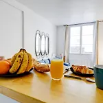 Arc De Triomphe & Wagram - City Apartment