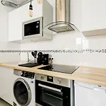 Arc De Triomphe & Wagram - City Apartment