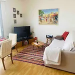 Homestay Private Room Only, Spacious Room In A Lovely Central Appartment