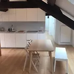 Quiet And Bright Apartment Of 57 M In Paris 4Th