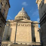 Appartement A Deux Pas Du Pantheon Avec Balcon
