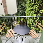 Appartement A Deux Pas Du Pantheon Avec Balcon