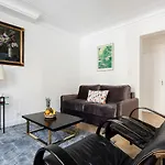 Pantheon & Luxembourg Gardens - City Apartment