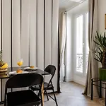 Pantheon & Luxembourg Gardens - City Apartment