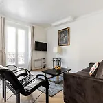Pantheon & Luxembourg Gardens - City Apartment