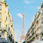 Eiffel Tower 4People