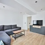 Lovely Apartment For 6, Metro At 160M !