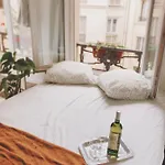 Green Cozy Studio Au Coeur De Paris