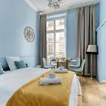 The Typical Parisian Flat - Louvre Royal - Paris 1